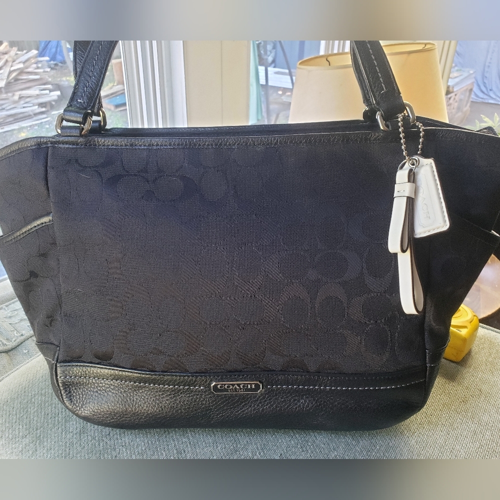 Classic Black leather and Coach signature 2 strap should bag